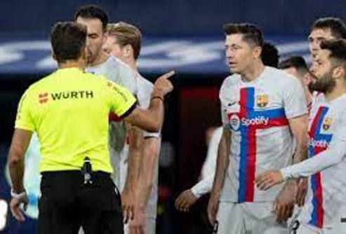 LEWANDOWSKI AND REFEREE