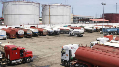 Petrol-tankers-waiting-to-load-a-marketers-750x422