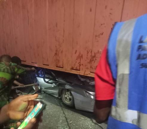Three People Trapped Under Fallen Container Rescued Alive At Ojuelegba, Lagos