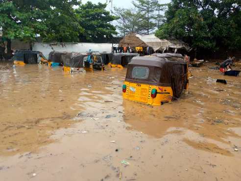 After Heat Wave, Rain, Flood Wreak Havoc In  Lagos