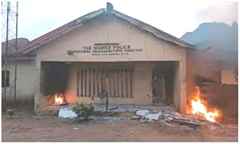 Hoodlums Set  LG Headquarters, Police Station Ablaze In Anambra State