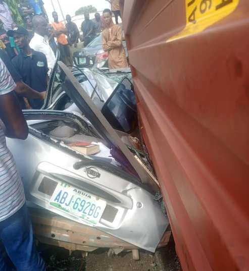 Driver Escapes  As Falling Container Crushes Woman To Death In Lagos